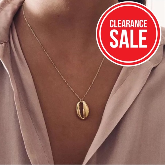 Jewelry - 🔴𝟱/$𝟭𝟱🔴𝗖𝗟𝗘𝗔𝗥𝗔𝗡𝗖𝗘 Seashell Choker NEW